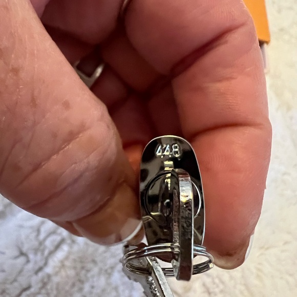 Authentic Louis Vuitton Silver lock and key # 448 - Picture 6 of 8